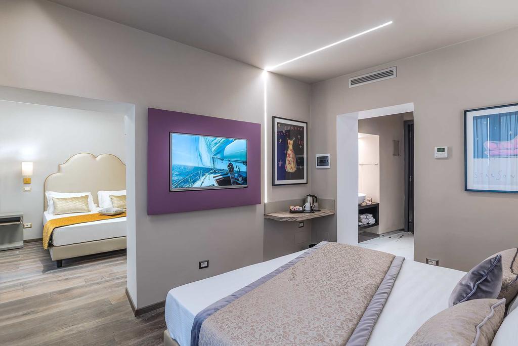 Colonna Suite Del Corso Roma Esterno foto