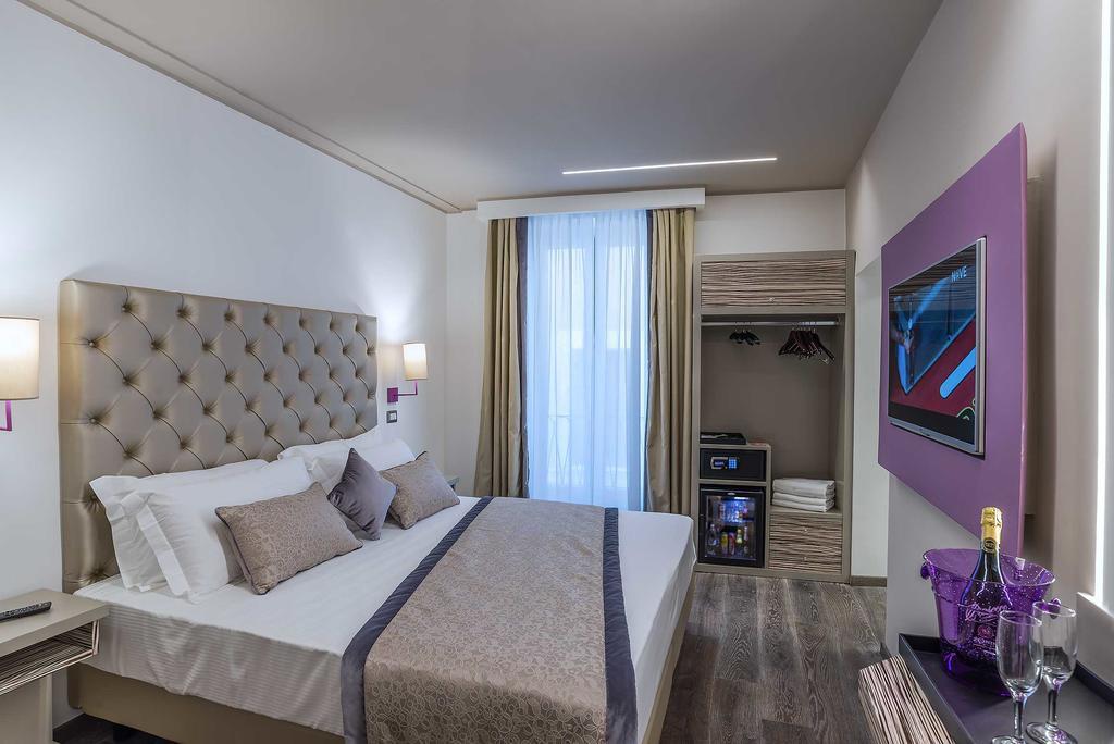 Colonna Suite Del Corso Roma Esterno foto