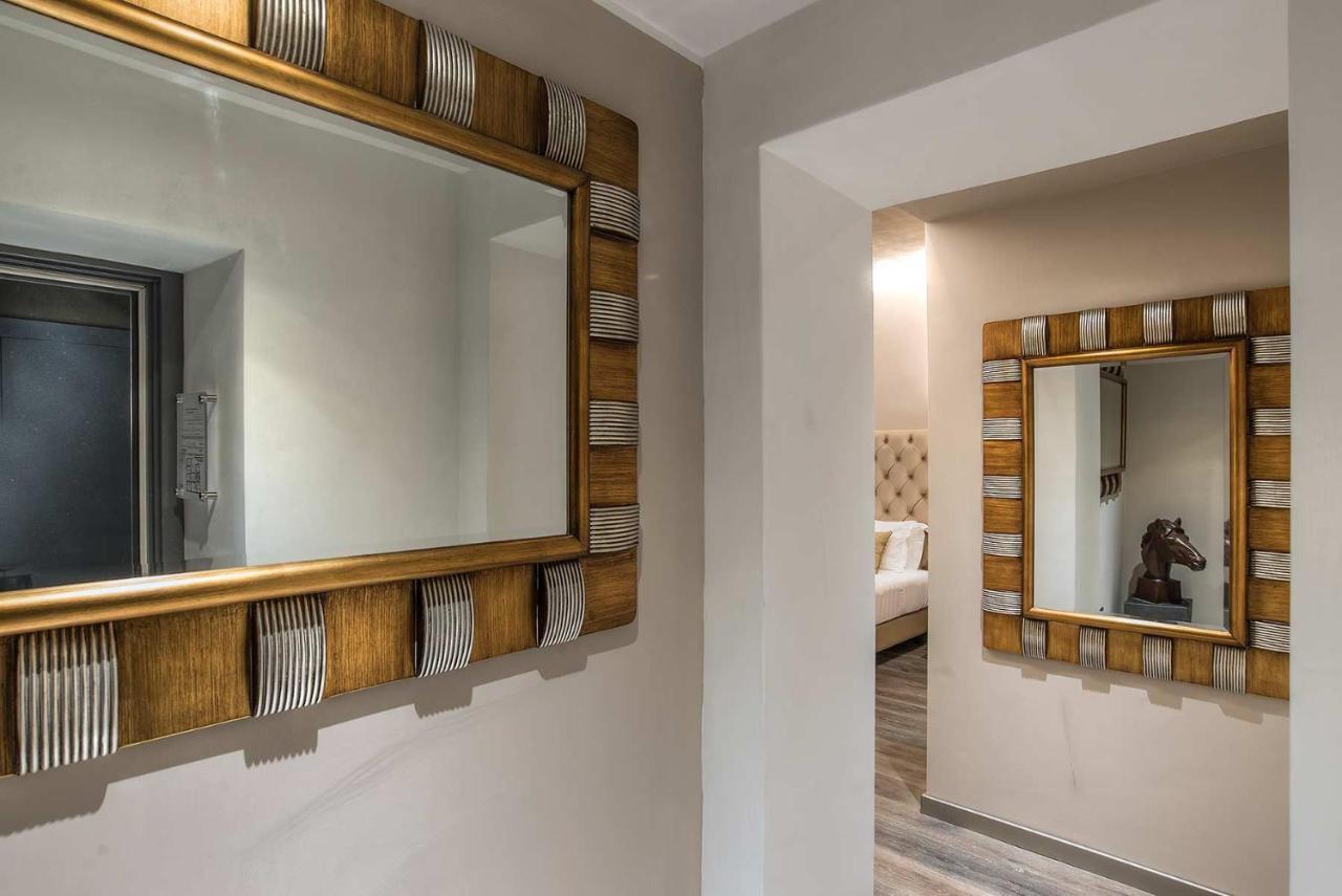 Colonna Suite Del Corso Roma Esterno foto